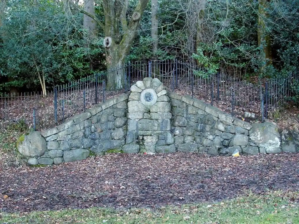 The well, a memorial to the poet Hugh Macdonald, beside Gleniffer Road, at Macdonald's Rest, in Gleniffer Braes Country Park
