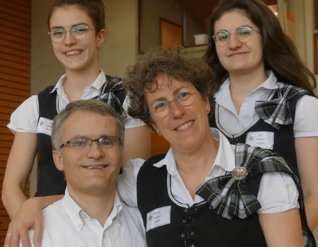 Sophie - With Husband And 2 Daughters