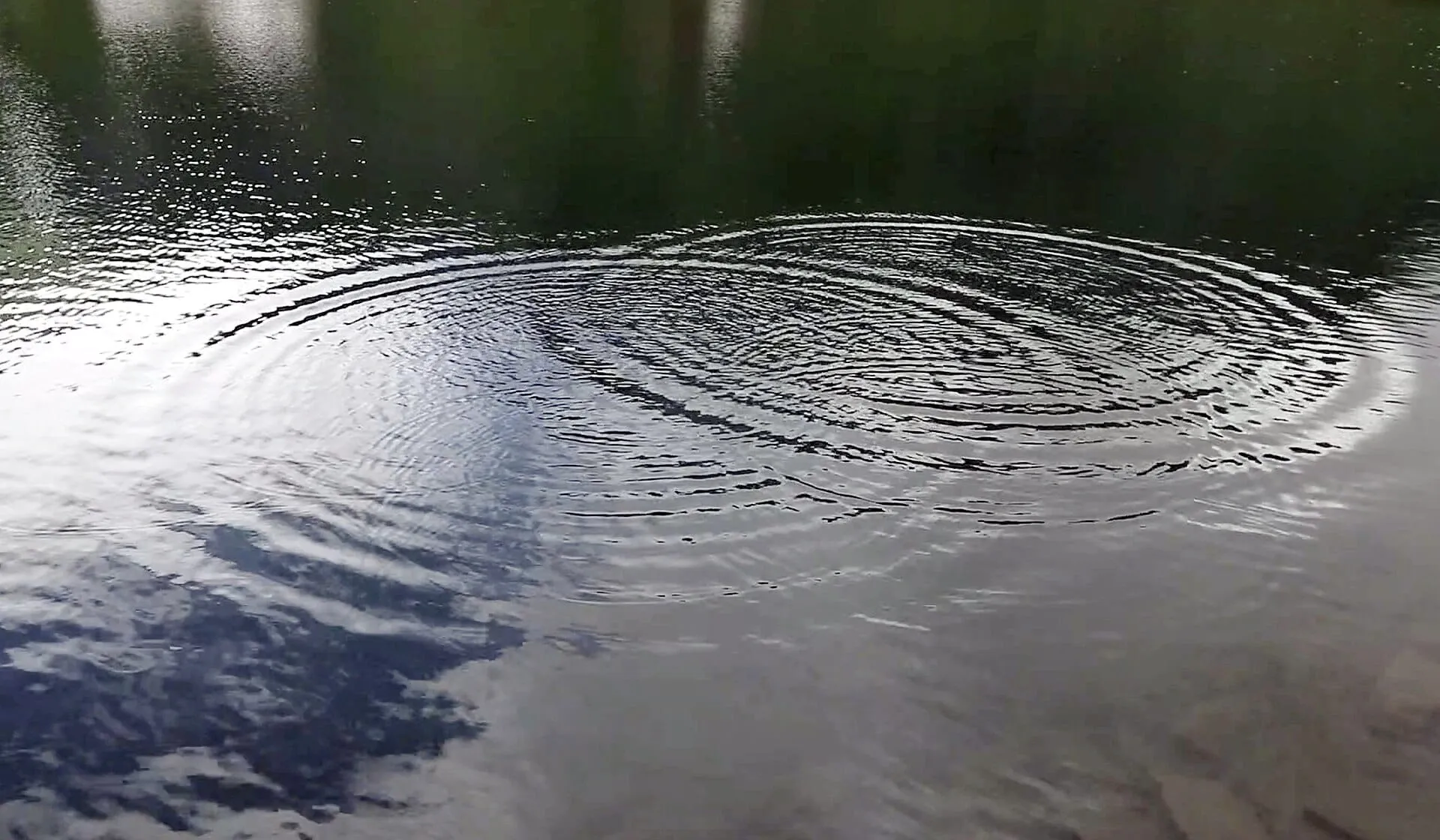 Interfering surface waves on a lake