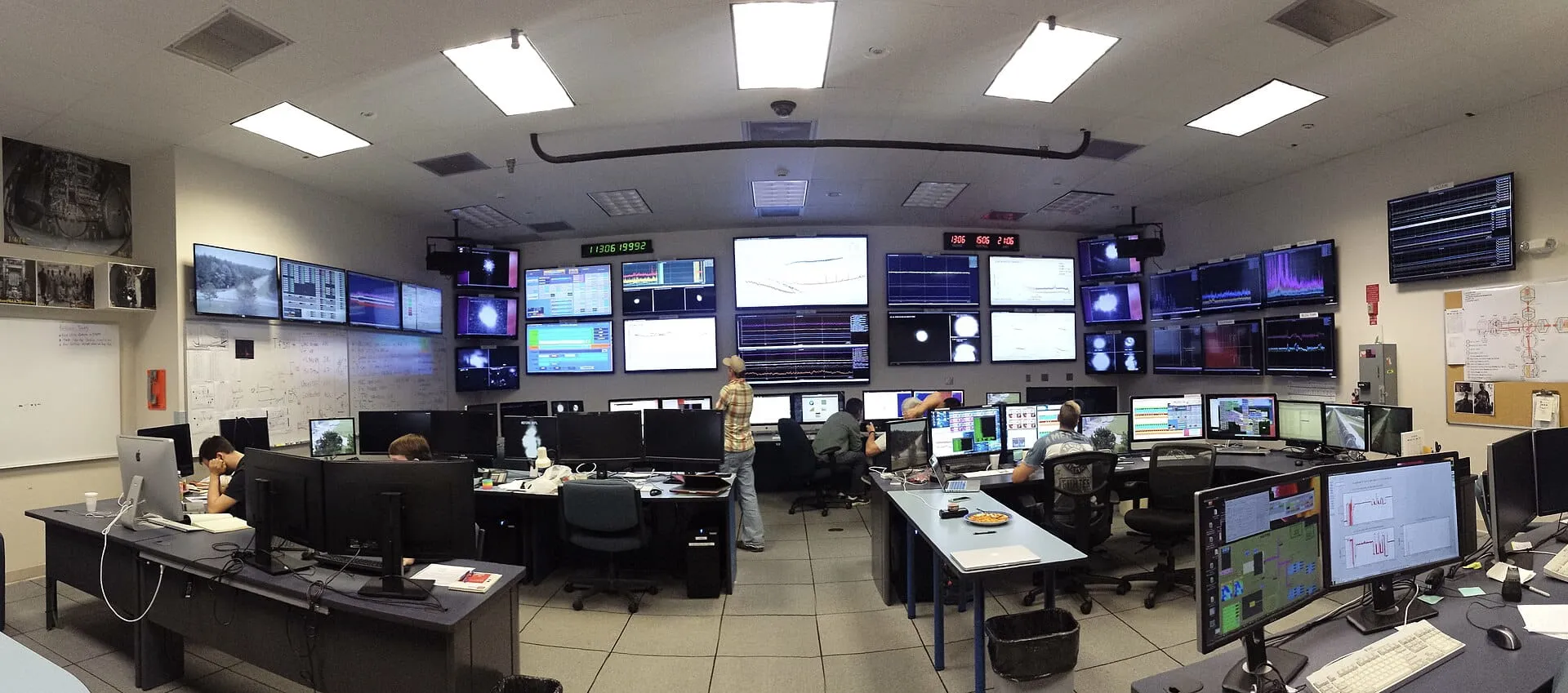 The LIGO Livingston control room as it was during Advanced LIGO's first observing run 