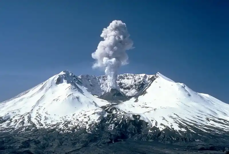 St Helens Plume From Harrys Ridge