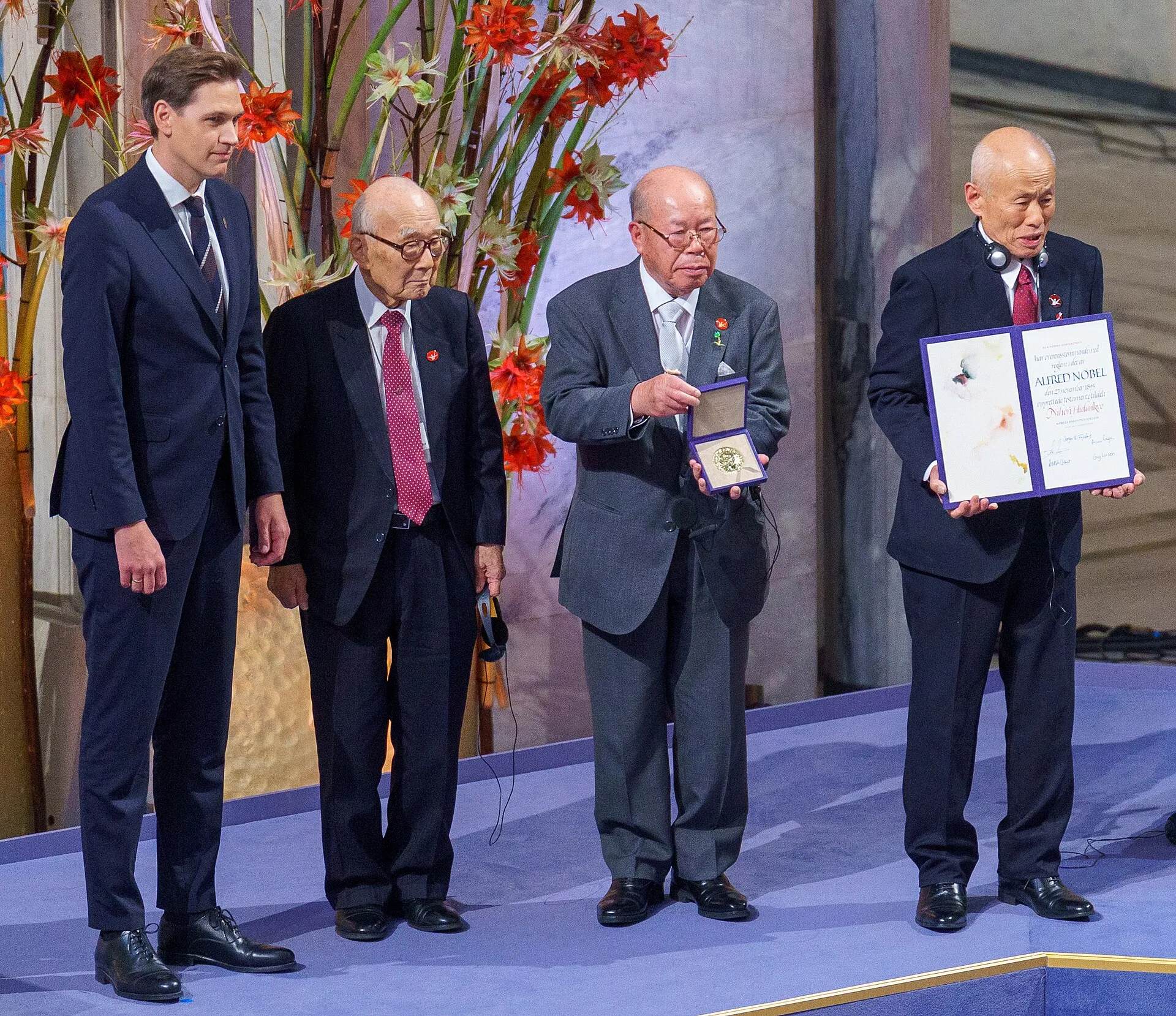 Jørgen Watne Frydnes awarding Terumi Tanaka, Shigemitsu Tanaka, and Toshiyuki Mimaki at 2024 Nobel Peace Prize Ceremony 8